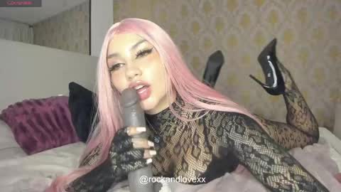 Samantha Estephania  online show from 05/12/26, 07:05