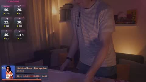 Snapshot of rocketbunnyxxx chatting on 09/27/25, 08:03 Rocket Bunny online show from 09/27/25, 08:03