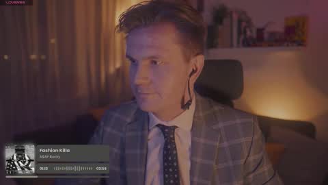 Snapshot of rocketbunnyxxx chatting on 10/16/25, 07:04 Rocket Bunny online show from 10/16/25, 07:04