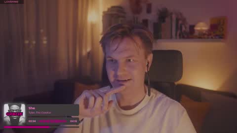 Snapshot of rocketbunnyxxx chatting on 10/17/25, 06:54 Rocket Bunny online show from 10/17/25, 06:54