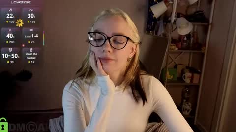 Snapshot of rockett_bunny chatting on 04/13/26, 01:00 Rockett online show from 04/13/26, 01:00