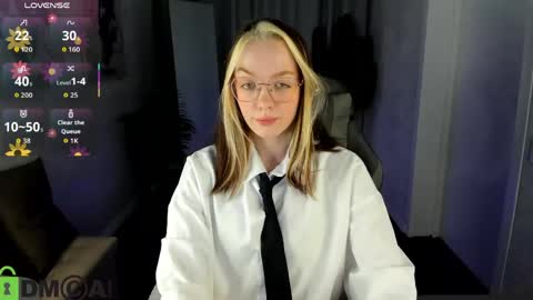 Snapshot of rockett_bunny chatting on 04/15/26, 01:23 Rockett online show from 04/15/26, 01:23