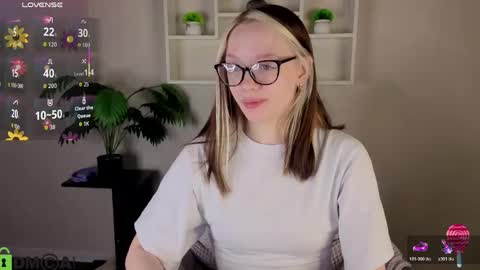 Snapshot of rockett_bunny chatting on 05/18/26, 01:02 Rockett online show from 05/18/26, 01:02