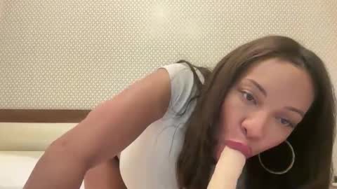 Snapshot of rockybee1 chatting on 11/25/25, 11:05 rockybee1 online show from 11/25/25, 11:05