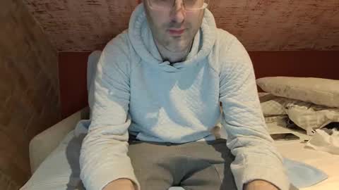 Snapshot of rogersand88 chatting on 06/05/26, 10:59 rogersand88 online show from 06/05/26, 10:59