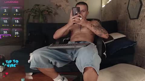 Snapshot of rogert_xx chatting on 02/08/25, 08:52 Rogert online show from 02/08/25, 08:52