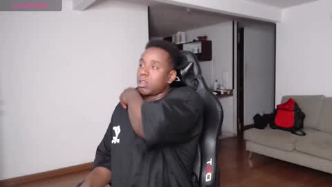 Snapshot of rogger_physique chatting on 01/24/25, 03:43 Rogger online show from 01/24/25, 03:43