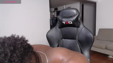 Snapshot of rogger_physique chatting on 02/06/25, 04:42 Rogger online show from 02/06/25, 04:42