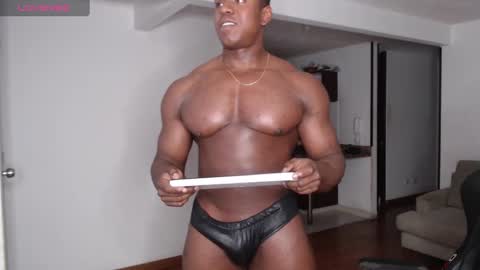 Snapshot of rogger_physique chatting on 03/02/25, 10:59 Rogger online show from 03/02/25, 10:59