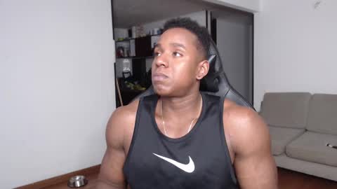 Snapshot of rogger_physique chatting on 03/11/25, 11:48 Rogger online show from 03/11/25, 11:48