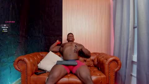 Snapshot of rogger_physique chatting on 10/18/25, 10:21 Rogger online show from 10/18/25, 10:21