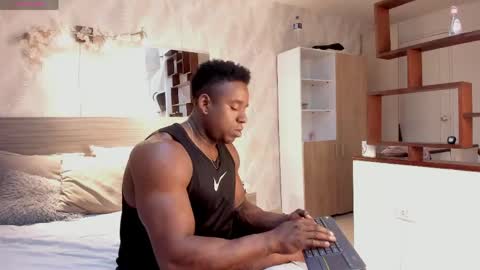 Snapshot of rogger_physique chatting on 04/21/26, 02:26 Rogger online show from 04/21/26, 02:26