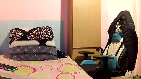 Snapshot of rogobeteilie chatting on 12/14/25, 09:36 Banderas online show from 12/14/25, 09:36