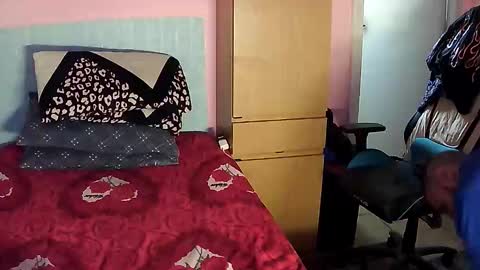 Snapshot of rogobeteilie chatting on 12/15/25, 10:19 Banderas online show from 12/15/25, 10:19