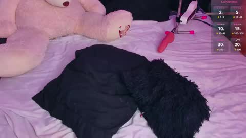 Snapshot of rohanalan_ chatting on 12/14/25, 04:07 Sof online show from 12/14/25, 04:07