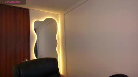 Snapshot of rohanalan_ chatting on 05/19/26, 02:07 Sof online show from 05/19/26, 02:07