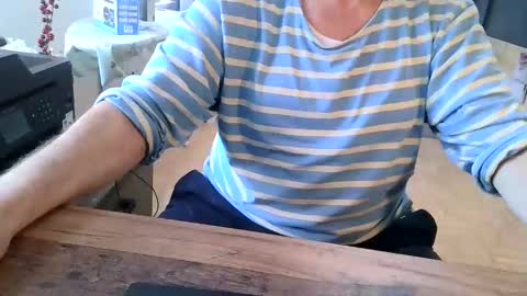 Snapshot of rolandloser1000 chatting on 12/17/24, 09:07 rolandloser1000 online show from 12/17/24, 09:07