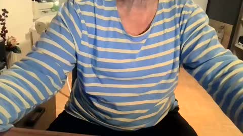 Snapshot of rolandloser1000 chatting on 01/10/25, 06:28 rolandloser1000 online show from 01/10/25, 06:28