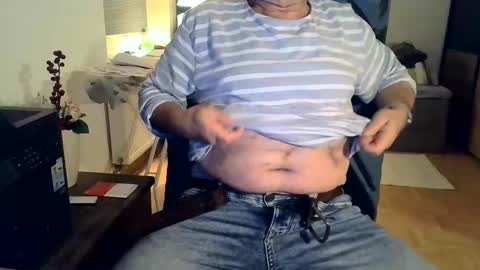 Snapshot of rolandloser1000 chatting on 01/17/25, 09:17 rolandloser1000 online show from 01/17/25, 09:17