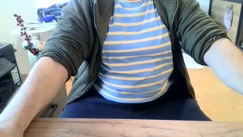 Snapshot of rolandloser1000 chatting on 01/29/25, 09:33 rolandloser1000 online show from 01/29/25, 09:33