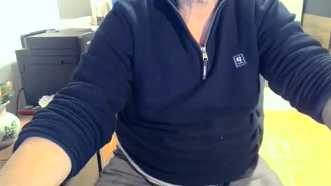 Snapshot of rolandloser1000 chatting on 03/01/25, 05:38 rolandloser1000 online show from 03/01/25, 05:38