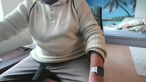 Snapshot of rolandloser1000 chatting on 11/21/25, 02:38 rolandloser1000 online show from 11/21/25, 02:38