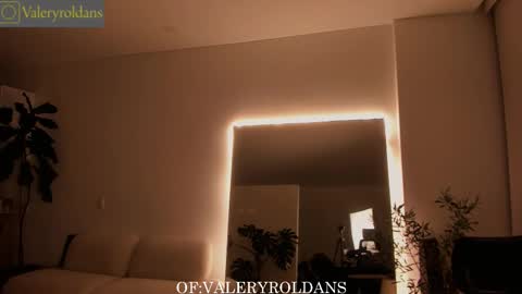 Valery Roldans online show from 11/29/25, 04:26