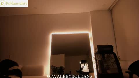 Valery Roldans online show from 12/03/25, 03:14