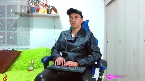 Snapshot of rolos_hot32 chatting on 09/14/25, 12:32 rolos_hot32 online show from 09/14/25, 12:32