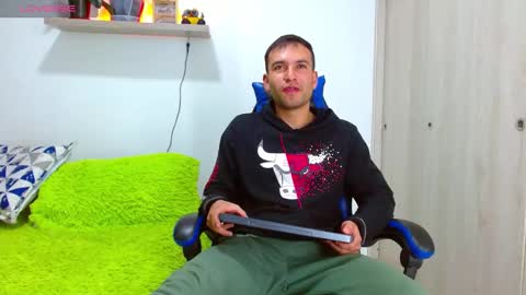 Snapshot of rolos_hot32 chatting on 09/22/25, 11:29 rolos_hot32 online show from 09/22/25, 11:29
