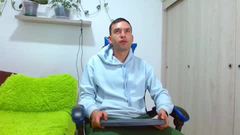 rolos_hot32 online show from 01/12/26, 01:49