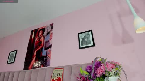 Snapshot of rolyloren chatting on 02/24/25, 07:41 Marcela online show from 02/24/25, 07:41