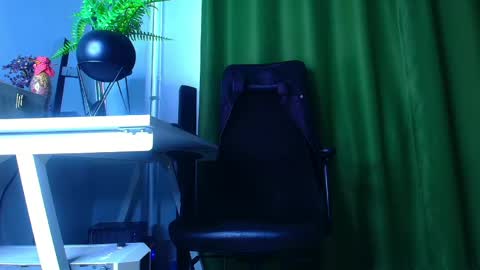Snapshot of romaniamaster1 chatting on 04/21/26, 05:36 romaniamaster1 online show from 04/21/26, 05:36