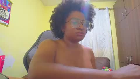 Snapshot of romantic_stargirl chatting on 06/18/26, 09:30 Is A Belle online show from 06/18/26, 09:30