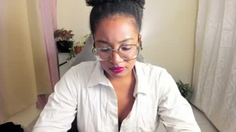 Snapshot of romantic_stargirl chatting on 07/04/26, 04:18 Is A Belle online show from 07/04/26, 04:18