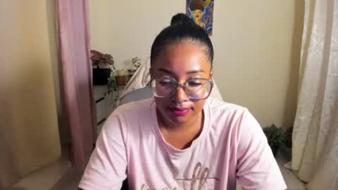 Snapshot of romantic_stargirl chatting on 07/09/26, 04:16 Is A Belle online show from 07/09/26, 04:16