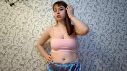 Snapshot of romeliamimozo chatting on 12/19/25, 12:01 Alya online show from 12/19/25, 12:01