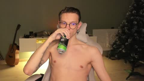 Snapshot of romeo_mercy chatting on 12/25/24, 10:37 Romeo online show from 12/25/24, 10:37