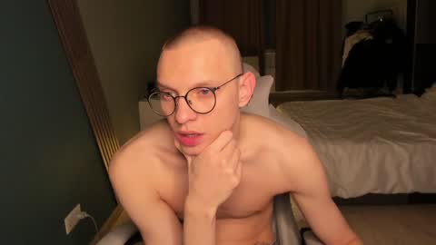 Snapshot of romeo_mercy chatting on 01/19/25, 10:39 Romeo online show from 01/19/25, 10:39