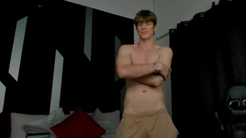 Romeo Ricci online show from 04/15/26, 07:32