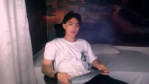 Snapshot of romeomillerr chatting on 12/18/25, 07:09 Romeo online show from 12/18/25, 07:09