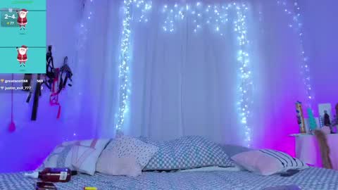 Snapshot of romirousexx chatting on 12/24/24, 09:50 Romi Rouse online show from 12/24/24, 09:50