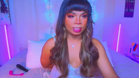 Snapshot of romirousexx chatting on 09/09/25, 04:12 Romi Rouse online show from 09/09/25, 04:12