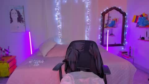 Snapshot of romirousexx chatting on 10/23/25, 06:34 Romi Rouse online show from 10/23/25, 06:34