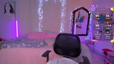 Snapshot of romirousexx chatting on 11/05/25, 04:12 Romi Rouse online show from 11/05/25, 04:12