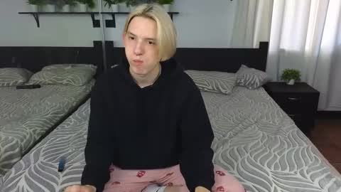 Snapshot of ron_vilsx chatting on 11/15/25, 07:16 ron vilsx online show from 11/15/25, 07:16