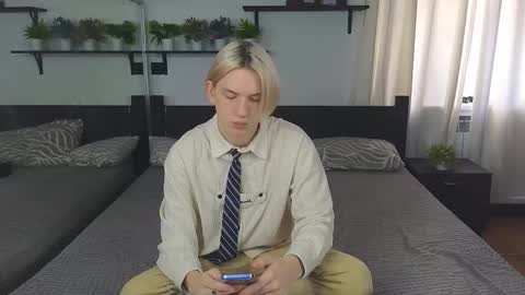 Snapshot of ron_vilsx chatting on 11/19/25, 06:13 ron vilsx online show from 11/19/25, 06:13