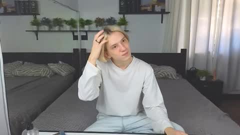 Snapshot of ron_vilsx chatting on 11/24/25, 08:14 ron vilsx online show from 11/24/25, 08:14