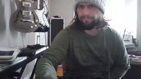 Snapshot of ronniejohnston13 chatting on 12/16/25, 07:08 ronniejohnston13 online show from 12/16/25, 07:08