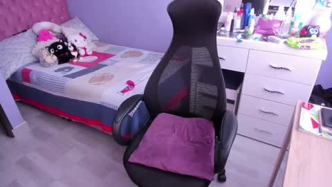 Twelve 3 Inst Twelve 312002 Twitter Room312 2002 online show from 02/15/25, 04:45